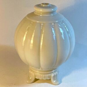 old ivory colored milk glass table lamp, vintage alacite Aladdin lamp shade